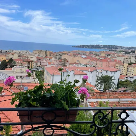 Apartment With Sea View & Spacious Terrace