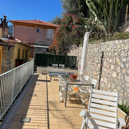 Apartment With Sea View & Spacious Terrace *